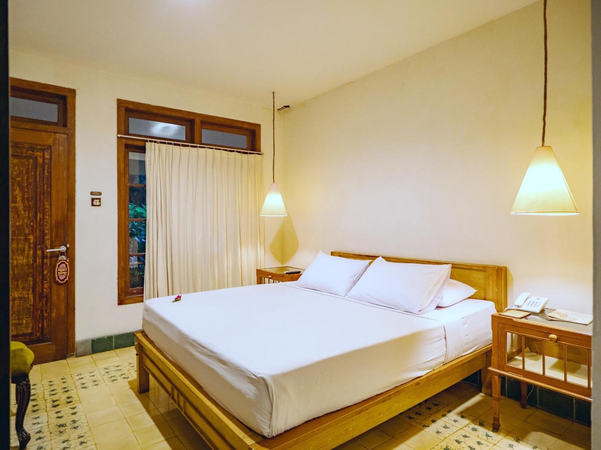 Hotel Tugu Blitar Kültér fotó