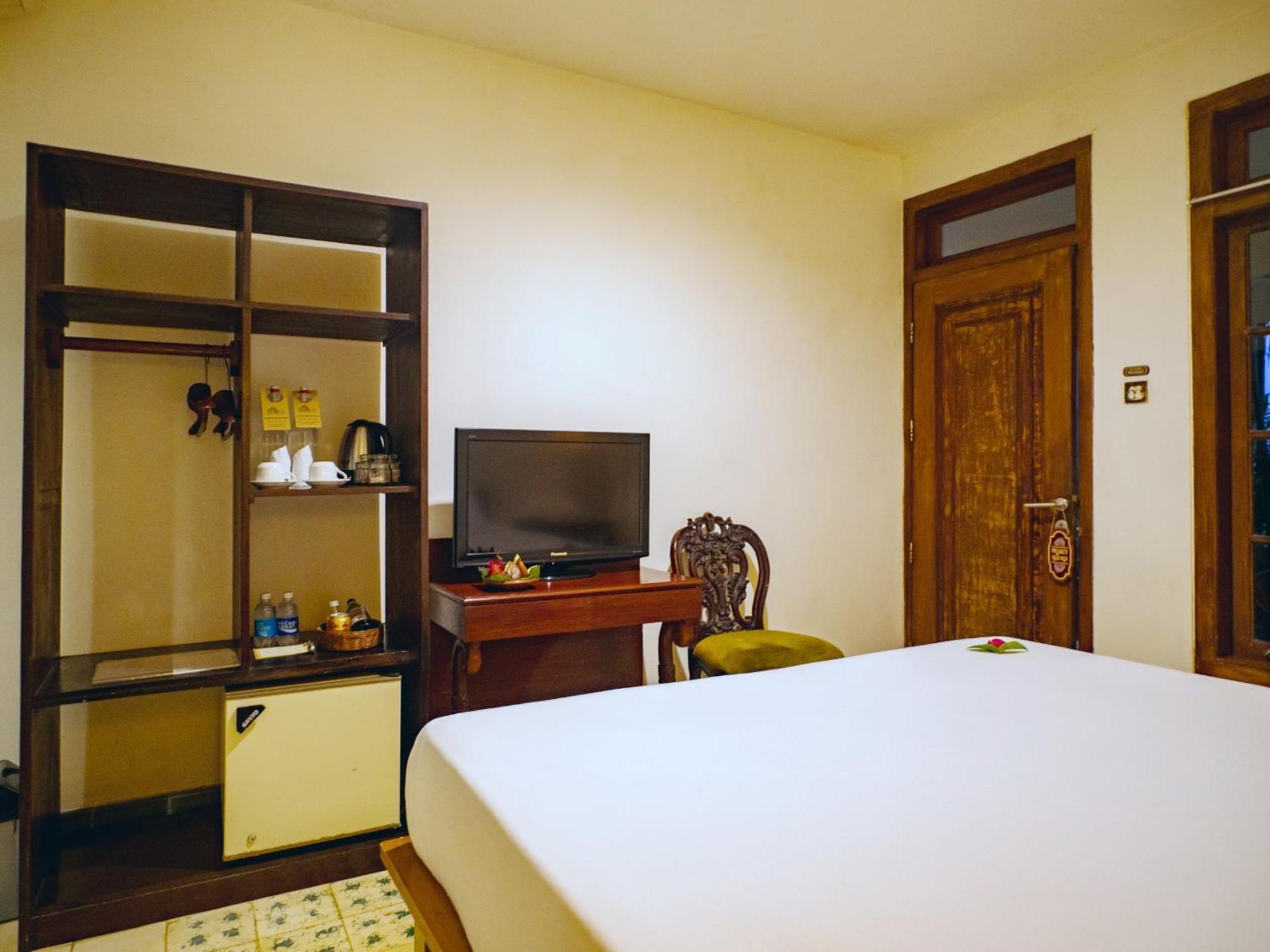 Hotel Tugu Blitar Kültér fotó