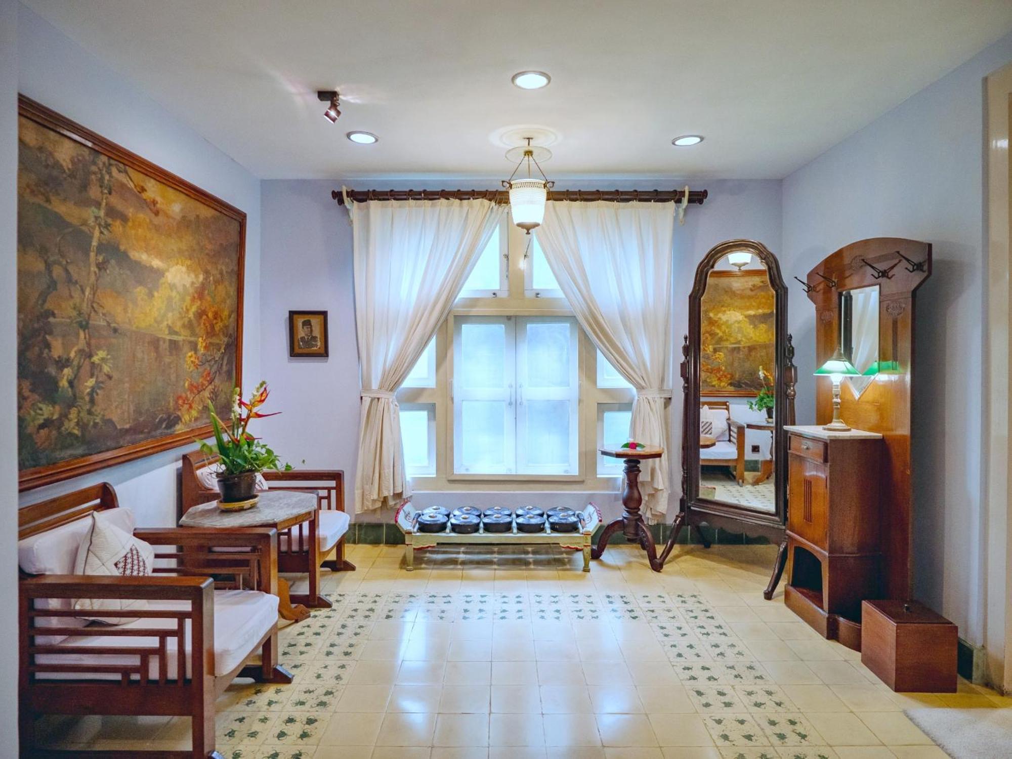 Hotel Tugu Blitar Kültér fotó