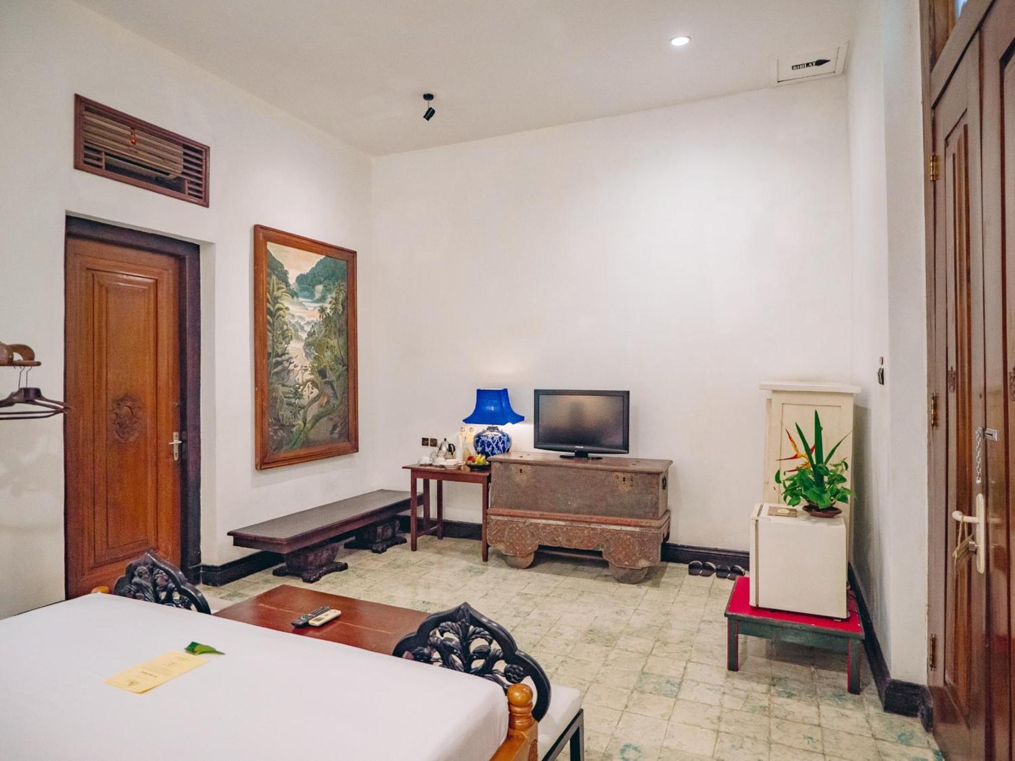 Hotel Tugu Blitar Kültér fotó