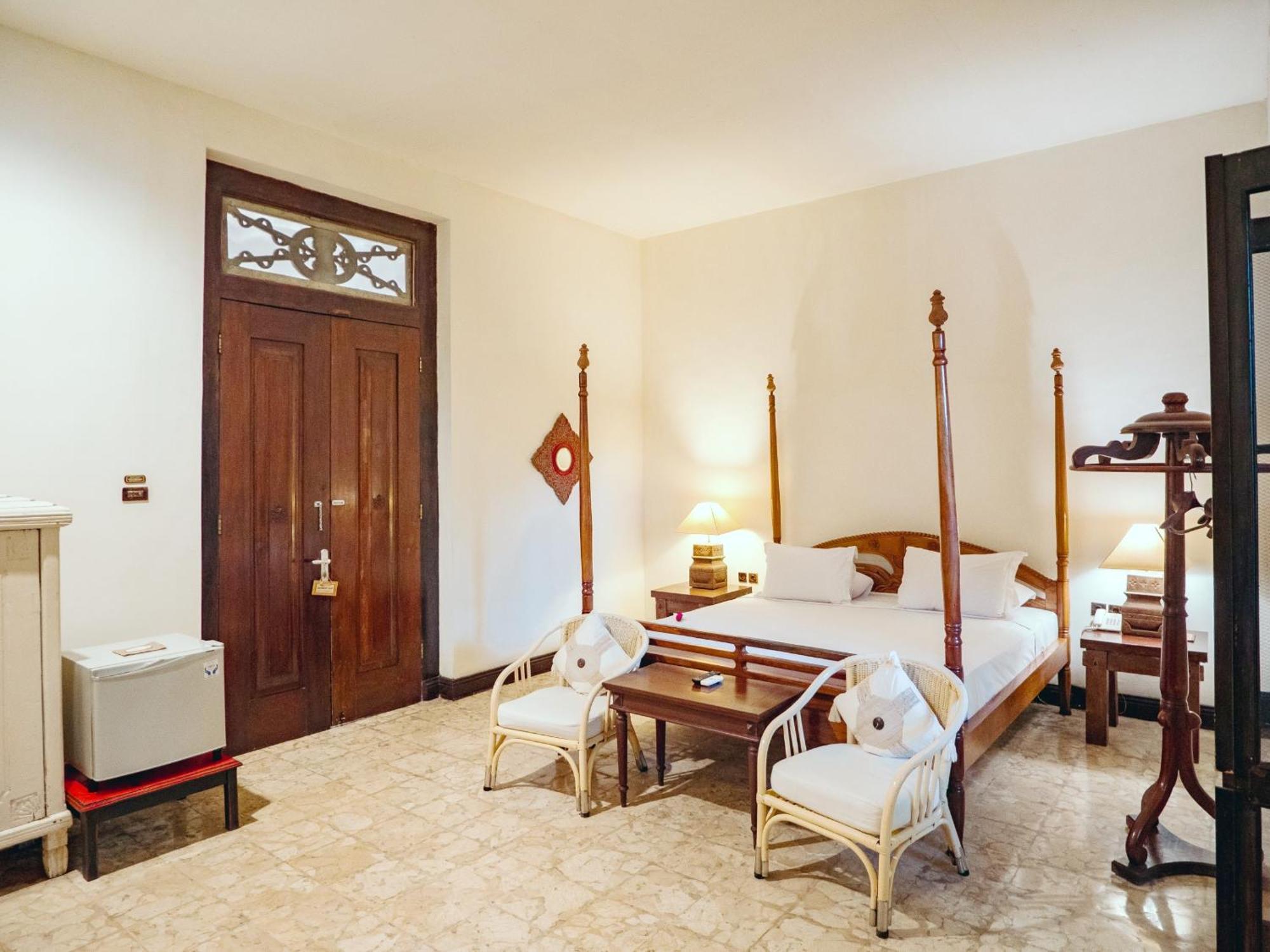 Hotel Tugu Blitar Kültér fotó