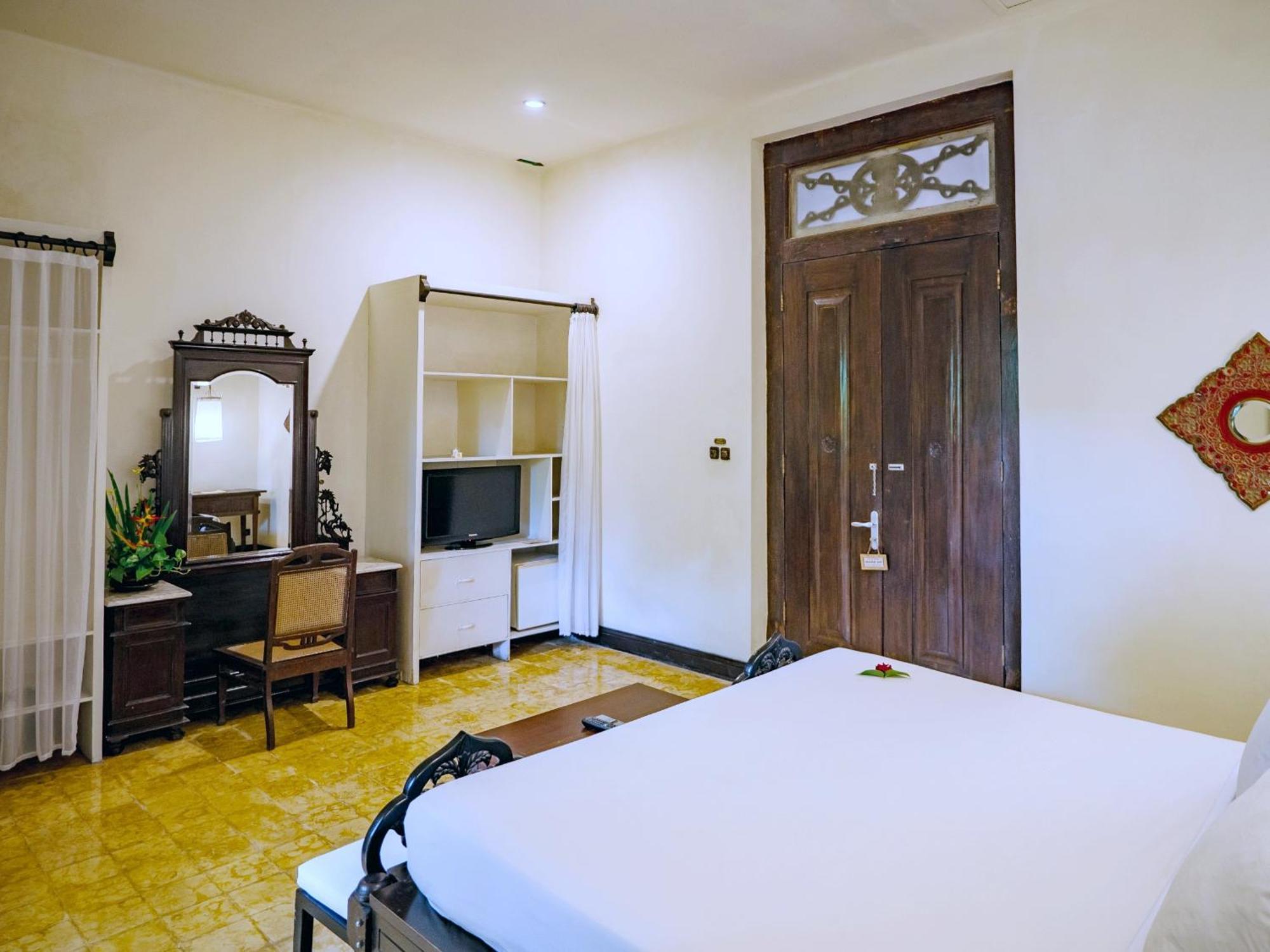 Hotel Tugu Blitar Kültér fotó