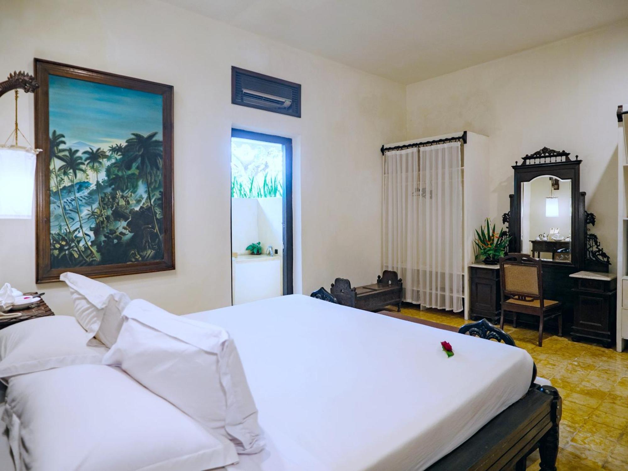 Hotel Tugu Blitar Kültér fotó