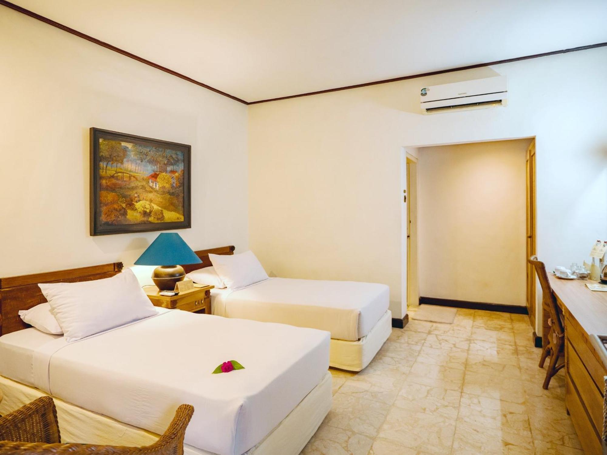 Hotel Tugu Blitar Kültér fotó