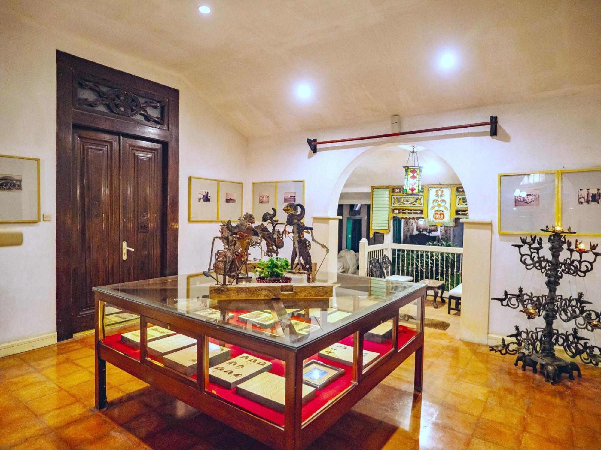 Hotel Tugu Blitar Kültér fotó