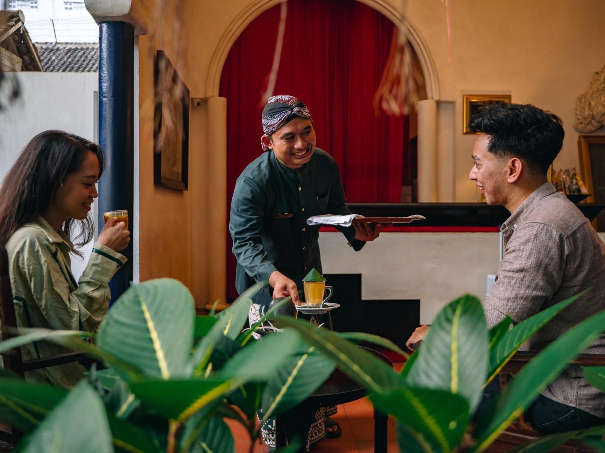 Hotel Tugu Blitar Kültér fotó