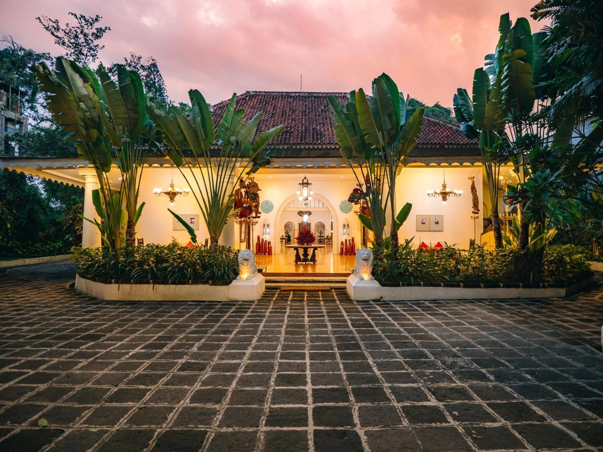Hotel Tugu Blitar Kültér fotó