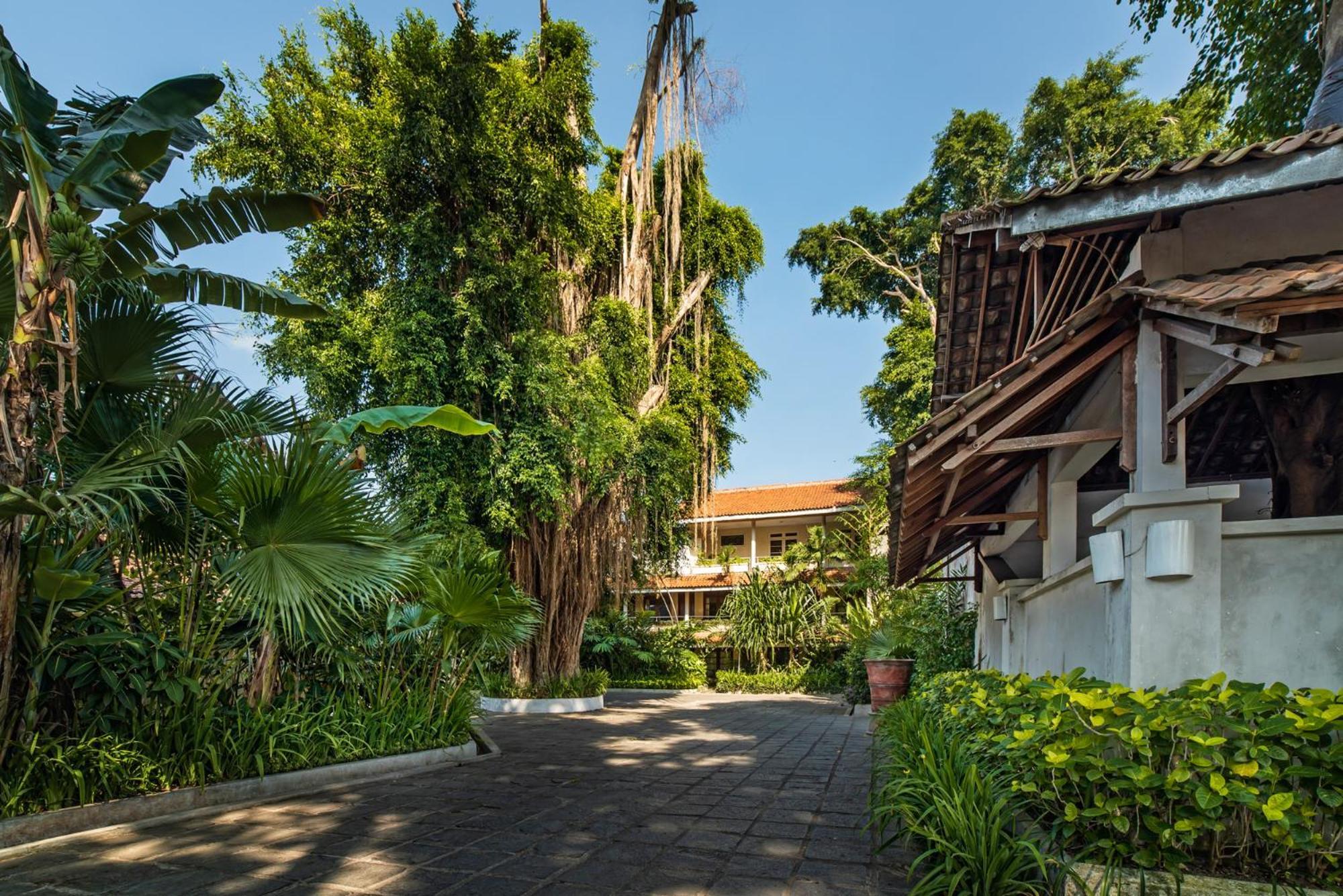 Hotel Tugu Blitar Kültér fotó