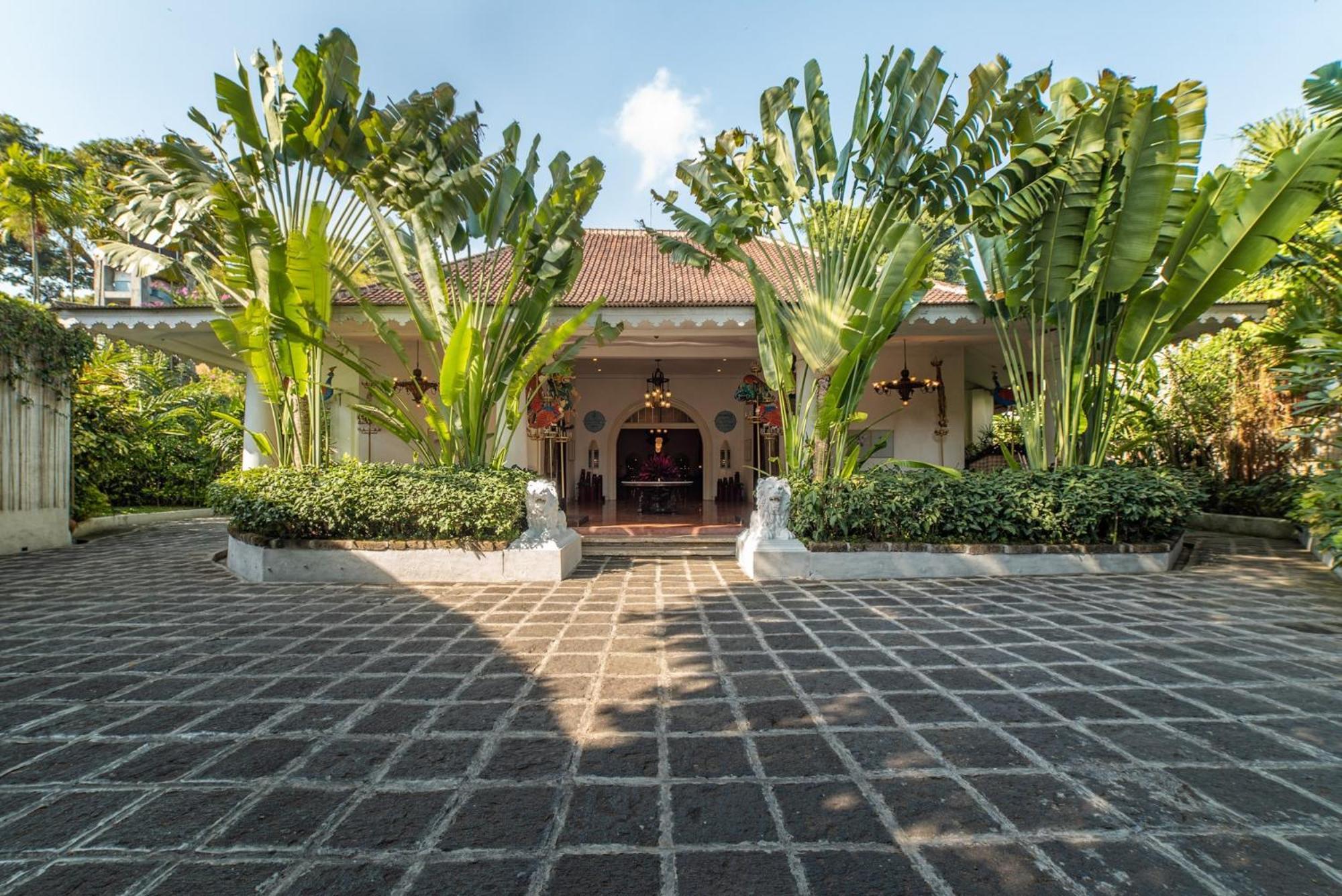 Hotel Tugu Blitar Kültér fotó