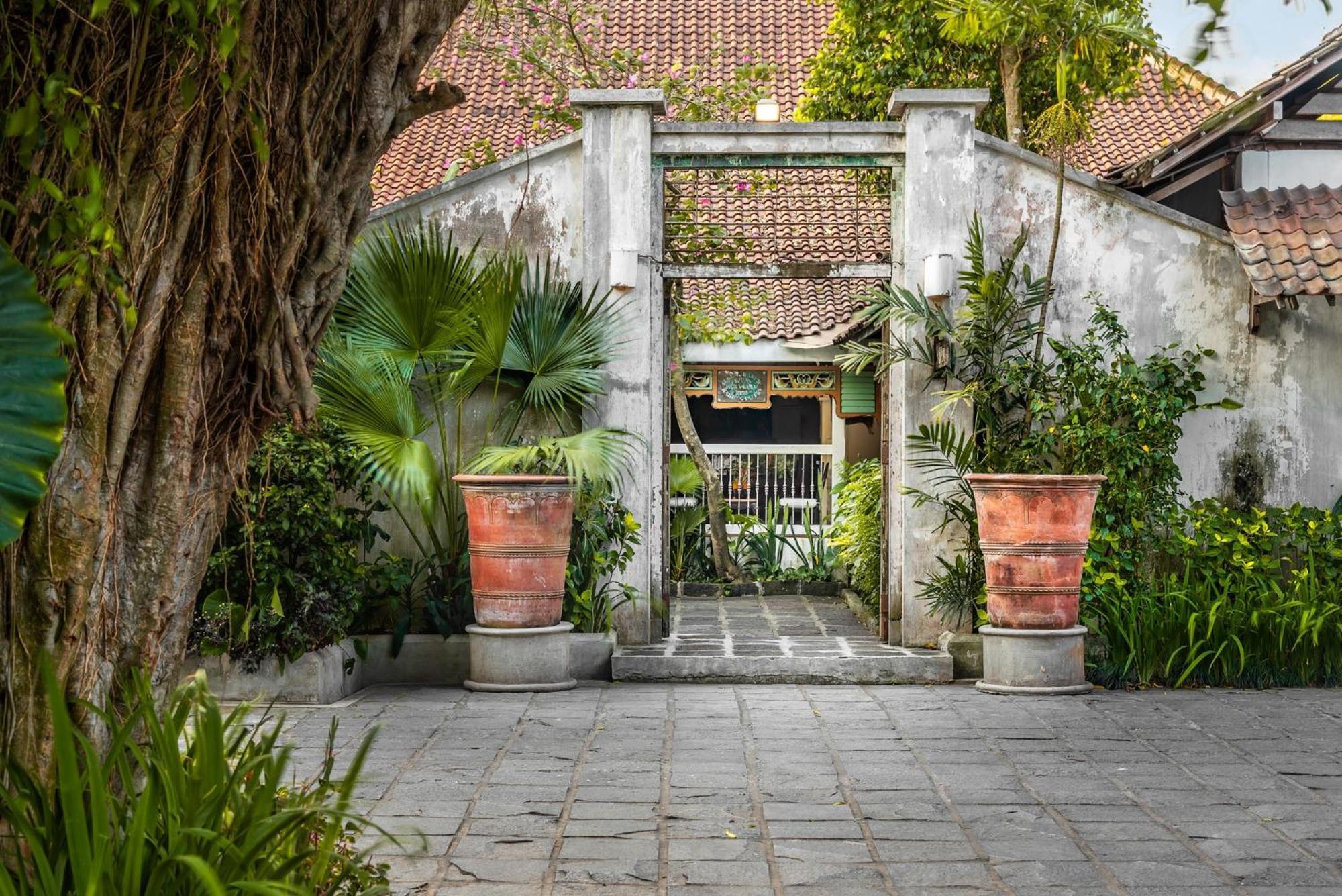 Hotel Tugu Blitar Kültér fotó